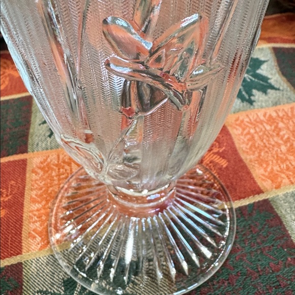 Jeannette glass iris herringbone 9" vase - VINTAGE - Picture 3 of 5